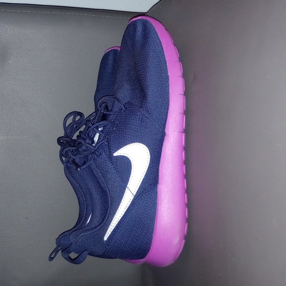 Nike Roshe One Grade school size 5.5 youth